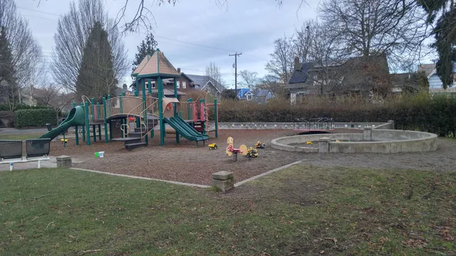 East Queen Anne Playground & Wading Pool