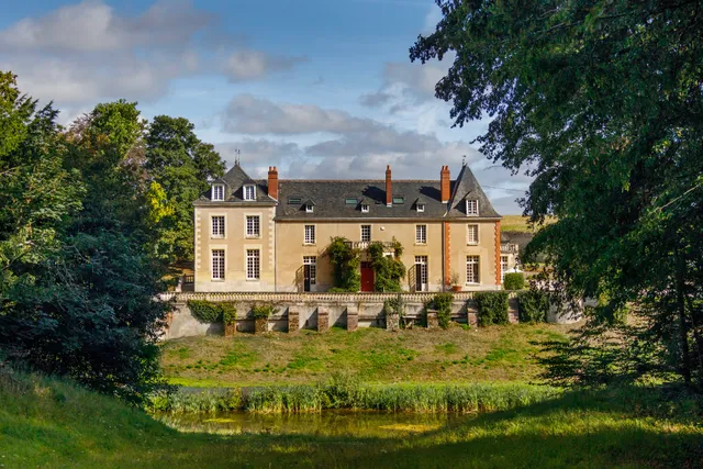 Château de la Huberdière : Chambres d'hôtes, piscine chauffée, salle de réception et mariage, centre val de Loire