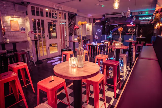 Simmons Bar | Old Street