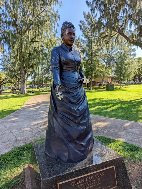 Queen Kapiʻolani Statue