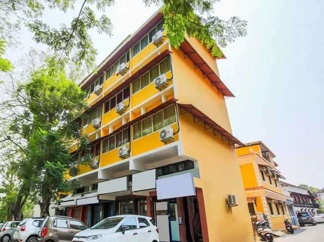 OYO Flagship Paradise Inn Near Immaculate Conception Church