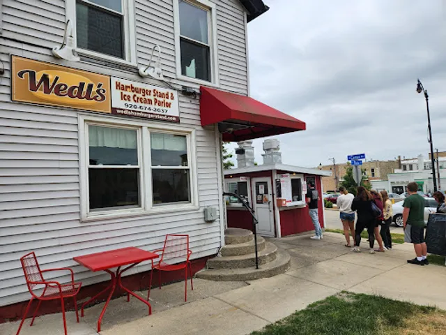 Wedl's Hamburger Stand & Ice Cream Parlor (Fully Open)