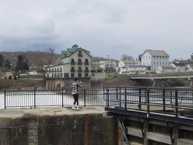 Muskingum River Lock and Dam Number