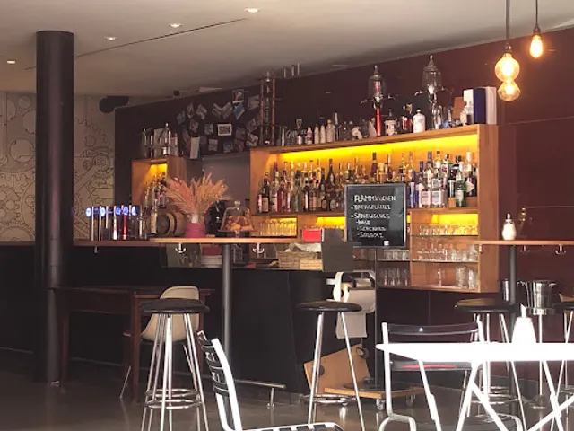 Diagonal Café & Bar