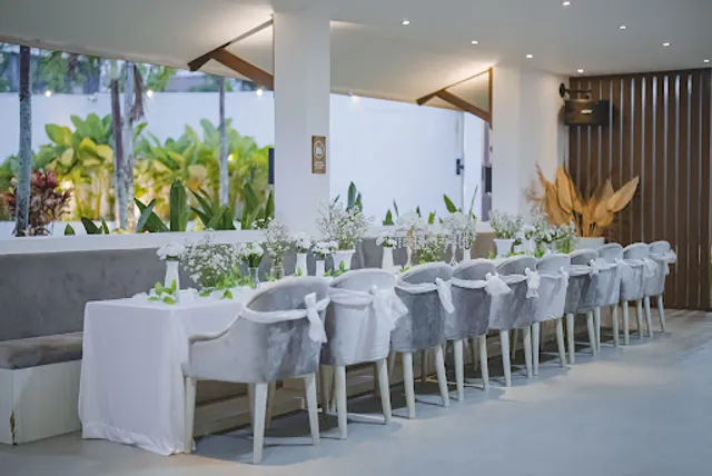 TORTO ROCK TROPICAL DINING