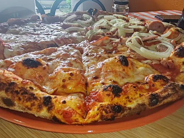 La Pizza by Pizza Pizza