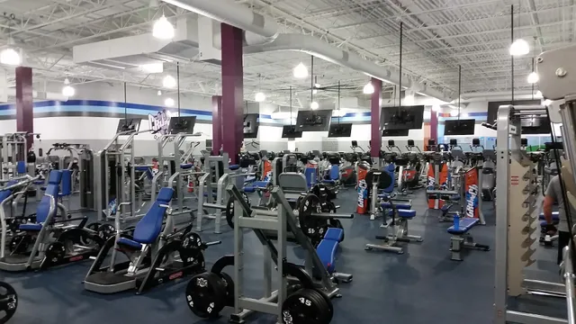 Crunch Fitness - Mason