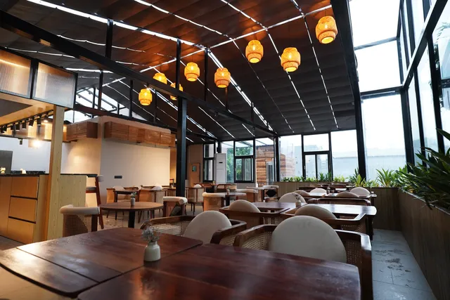 The Glass House - Progressive Kitchen & Cocktail Bar