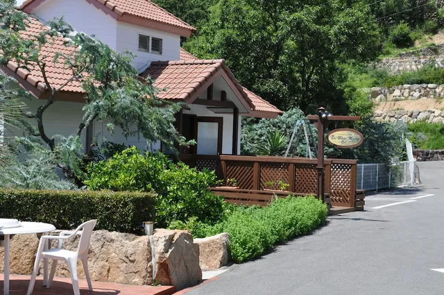 Country Inn - The White Marine