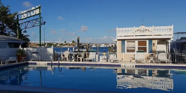 Harborside Motel & Marina