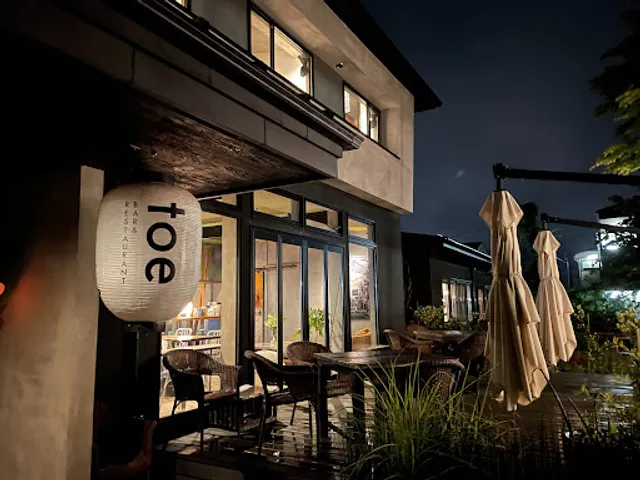 toe BAR & RESTAURANT