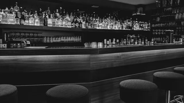 Juri's Cocktail & Wine Bar