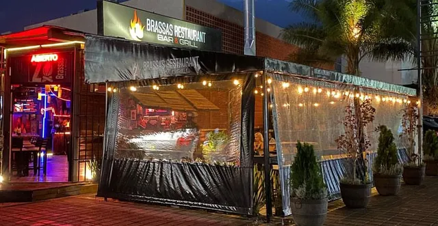 2 Brassas Bar & Grill