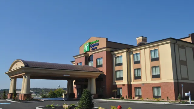 Holiday Inn Express & Suites Greensburg by IHG