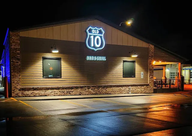Old 10 Bar & Grill