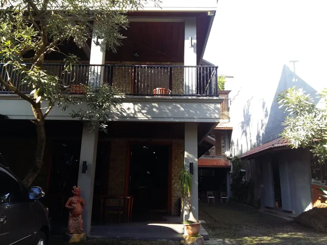 Airy Lowokwaru Candi Trowulan 12 Malang