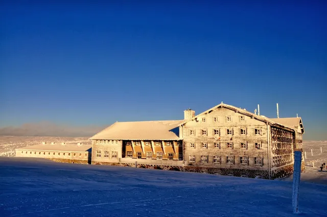 Mountain Meadows Inn - Hotel