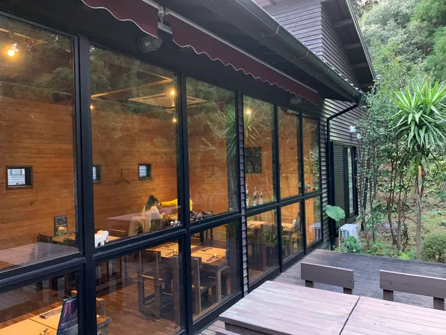 DINING CAFE BAR SLOW