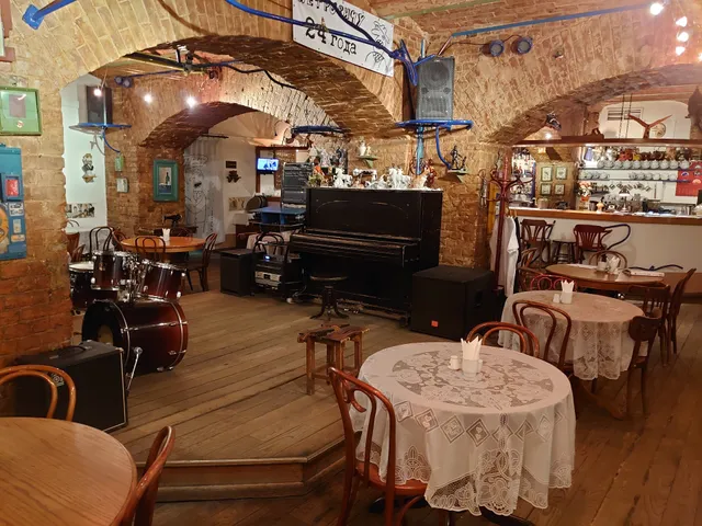 Petrovich, Restoran