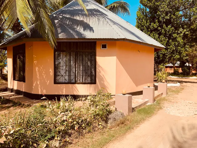 Drive In Garden, Cliff Bar & Lodge