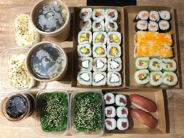Nooshi's - Noodles & Sushis
