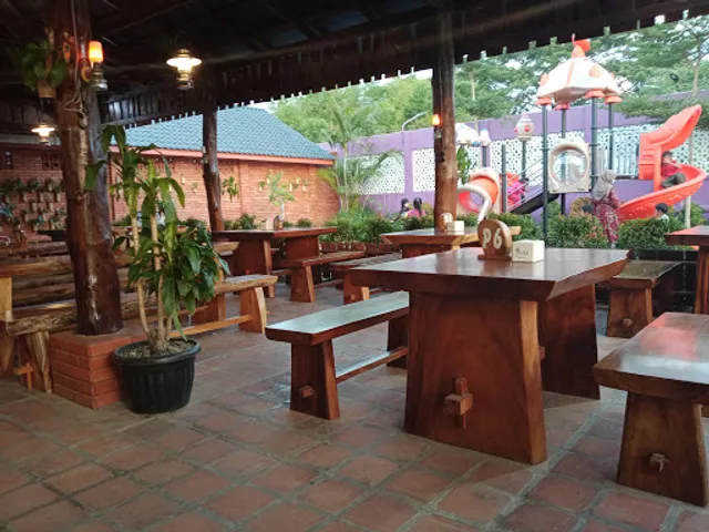 Bambu Ungu Resto
