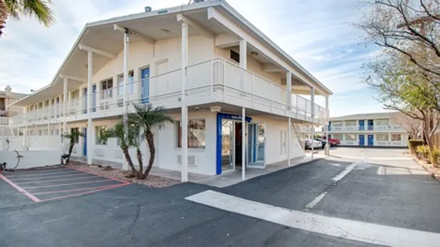 Motel 6 Phoenix, AZ - East