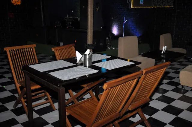 Glanza Club cafe, Best Restro Bar, Club in Udaipur, Veg & Non-Veg Restro