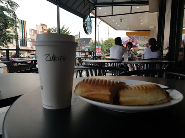 Starbucks Living Plaza Cinere