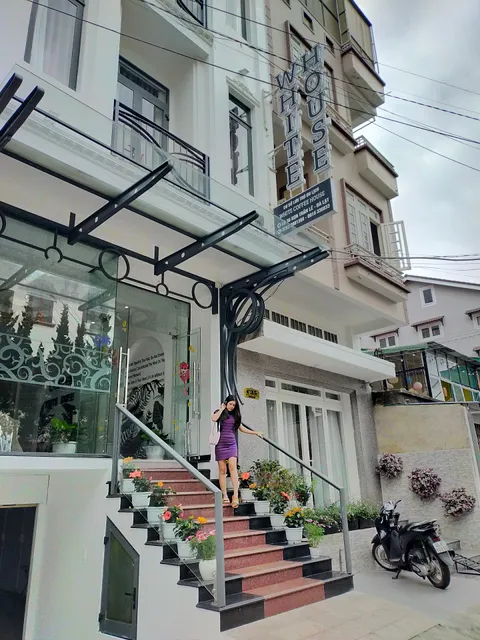 WHITE COFFEE HOUSE HOTEL DALAT
