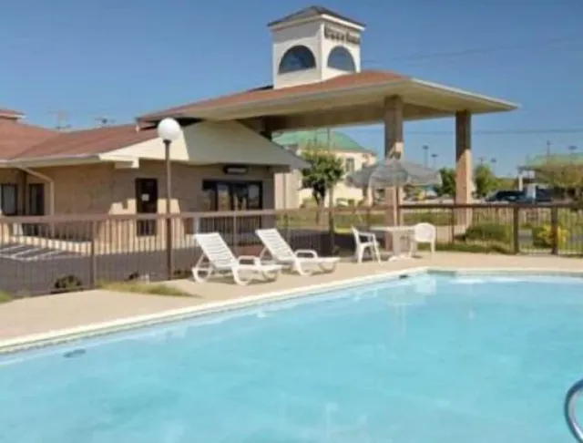 EconoLodge Franklin, VA