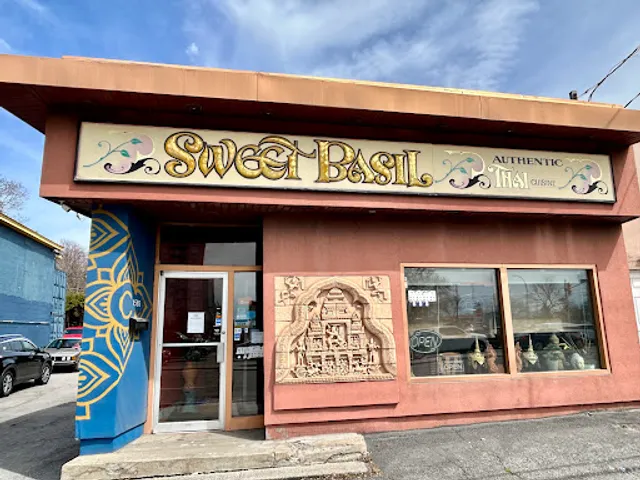 Sweet Basil Restaurant 🌿