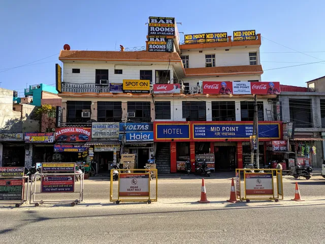 SPOT ON 40004 Hotel Mid Point