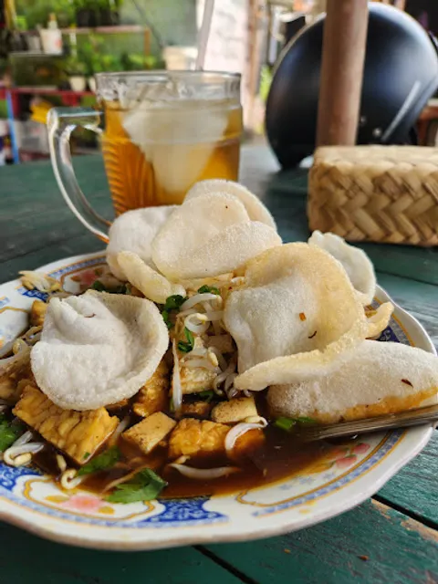 Warung makan trisna (ꦮꦫꦸꦁꦩꦏꦤ꧀ꦠꦿꦶꦱ꧀ꦤ)