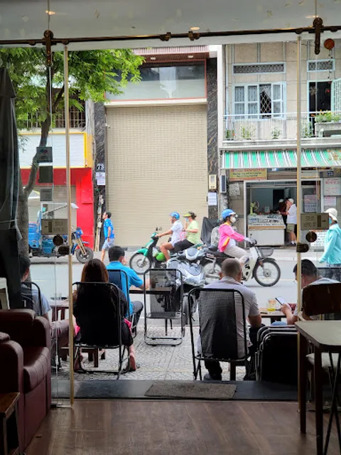 Chez Mimosa Cafe & Breakfast