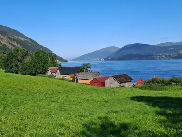 Start Hiking Track to Osvatnet