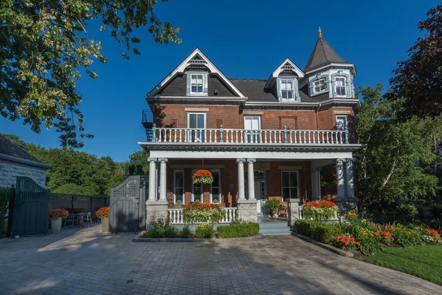 Secret Garden Inn - Bed & Breakfast