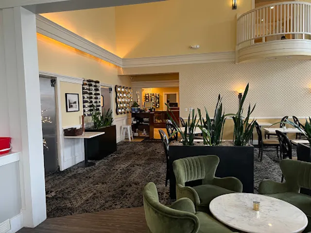 Bistro & Bar At the Majestic