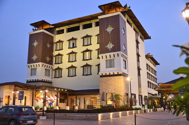 Shyama Sarovar Portico Orai