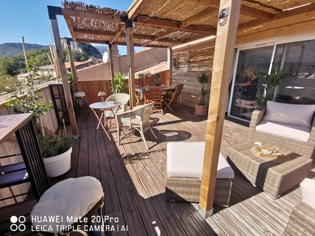 L'étape Bien être, Chambres et table d'hôtes, salon de massage, café buvette, épicerie, resto snack sur place ou à emporter