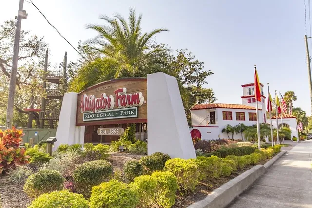 Hibiscus Oceanfront Resort