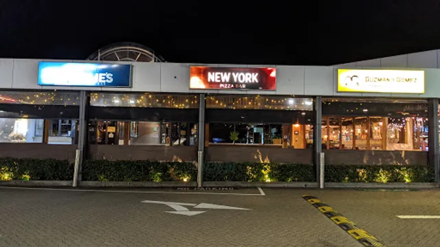 Guzman y Gomez - Fountain Plaza