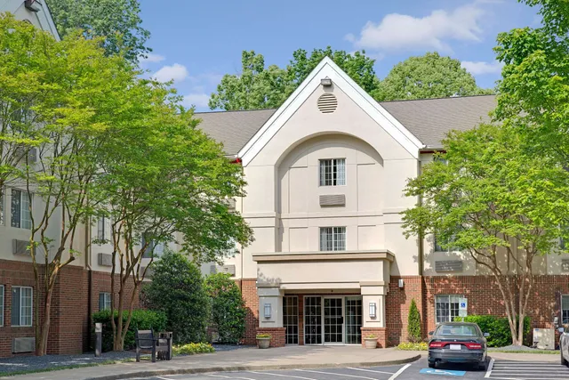 Suburban Studios Charlotte - Executive Park