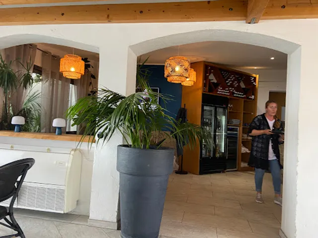 Le Rialto | Restaurant traditionnel (Agosta) | Produits frais et de saisons | Ambiance musicale | Déjeuner festif