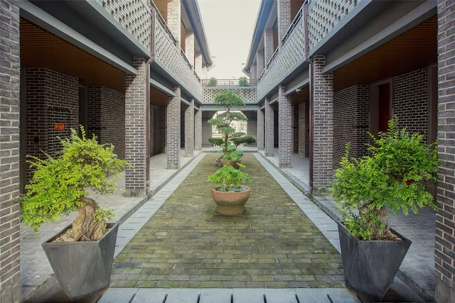 Linyin Holiday Hotel