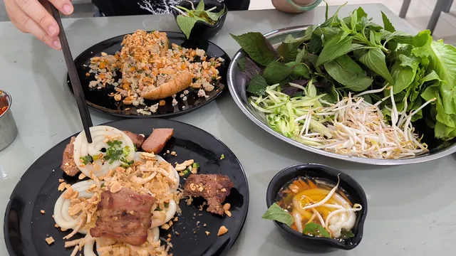 Quán Chị Hoà - Gia Truyền Hơn 60 Năm