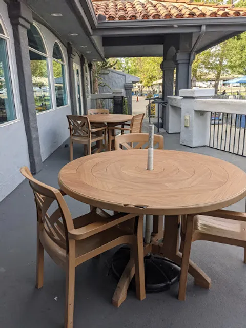 Bombshelter Restaurant & Bar