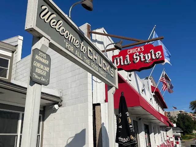 Chuck's Lakeshore Inn