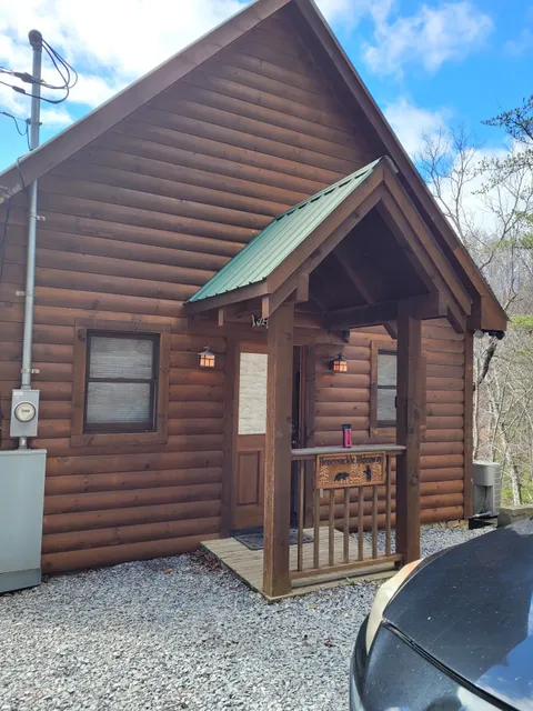 Honeysuckle Hideaway Cabin