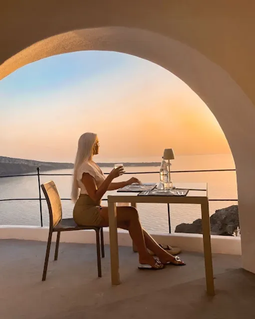 Ombra restaurant at Esperas Santorini hotel